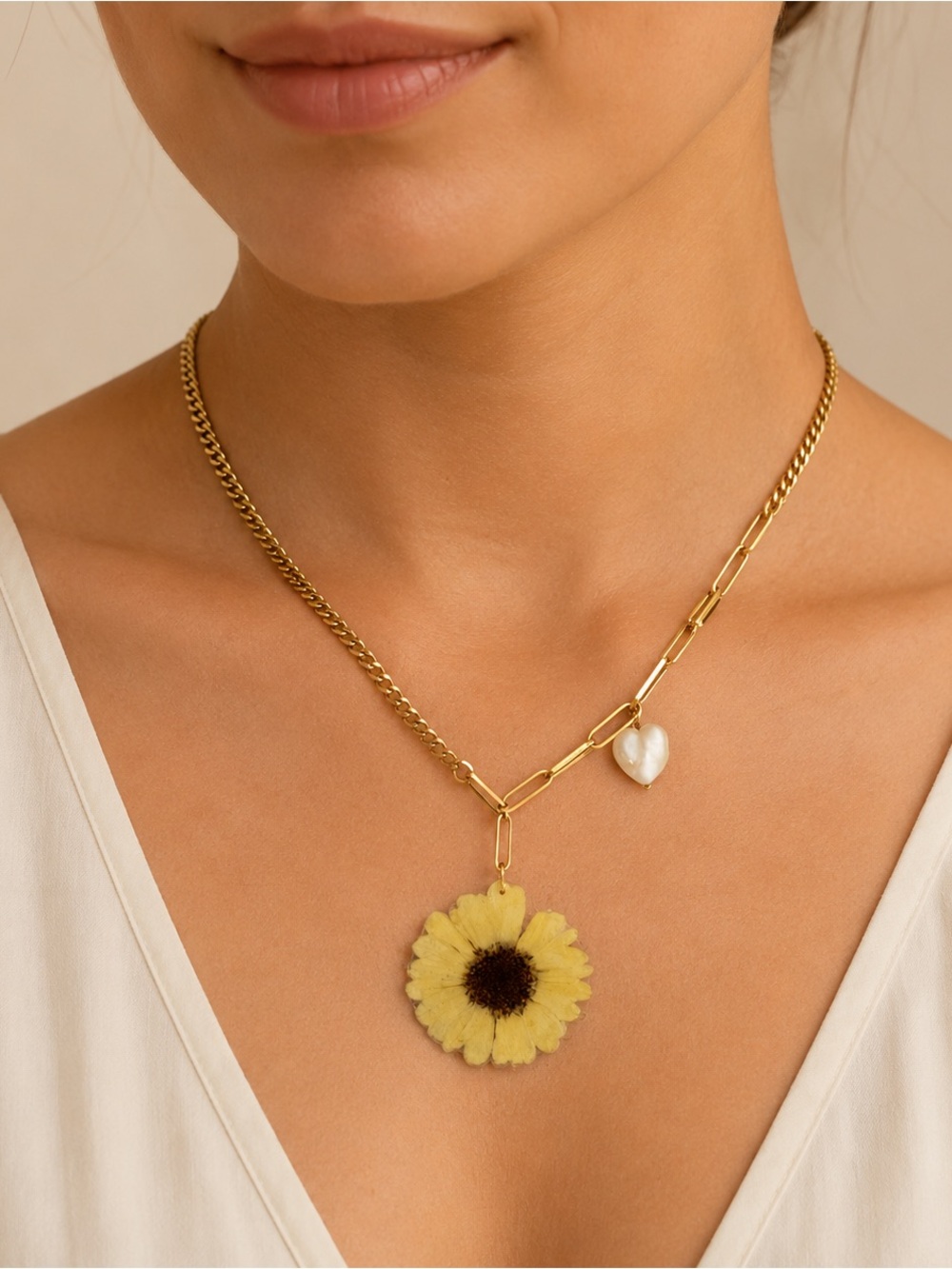 Exclusive design Gold and Yellow resin Flower Pendant Necklace steel 316L